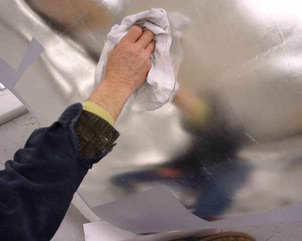 A person holding onto some paper towels